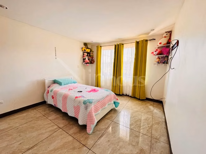 Amplia casa en venta cerca del colegio Franco Costarricense