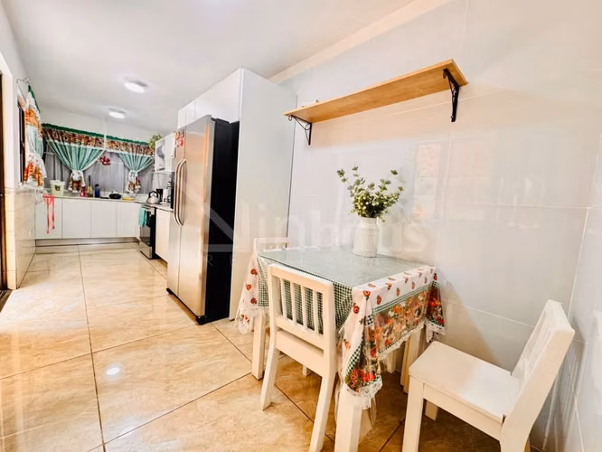 Amplia casa en venta cerca del colegio Franco Costarricense