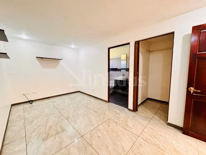 Amplia casa en venta cerca del colegio Franco Costarricense