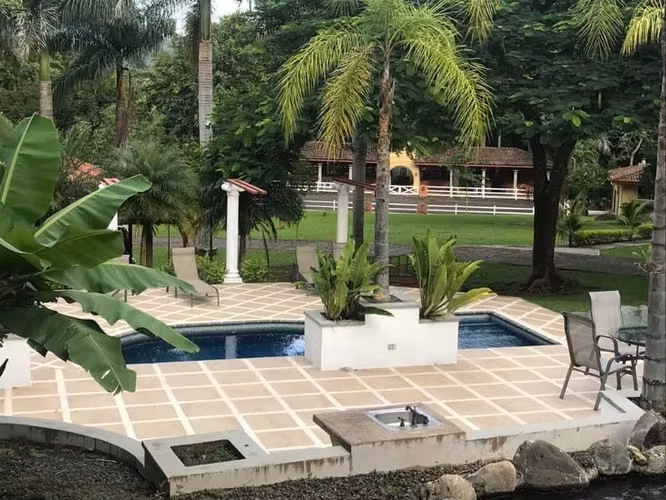 La Garita, piscina, jardínes, rancho BBQ, casa de huéspedes, caballeriza, estanque - Imagen 17
