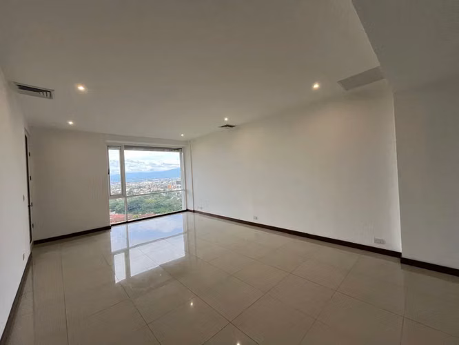 Apartamento en sexto piso con vistas imponentes de Escazú.