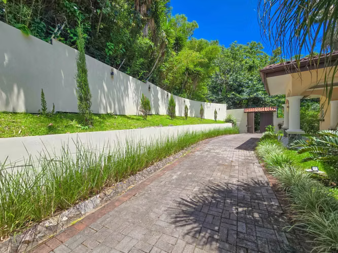 Lujosa Casa con Piscina Privada y Espectaculares Vistas / Piedades Santa Ana / 6 Habit. / 605 m² - Imagen 8