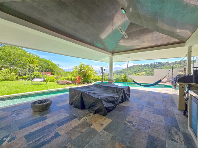 Lujosa Casa con Piscina Privada y Espectaculares Vistas / Piedades Santa Ana / 6 Habit. / 605 m² - Imagen 3