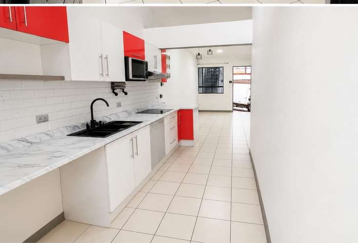 Alquiler de casa en residencial 
