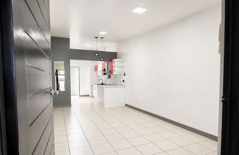 Alquiler de casa en residencial 
