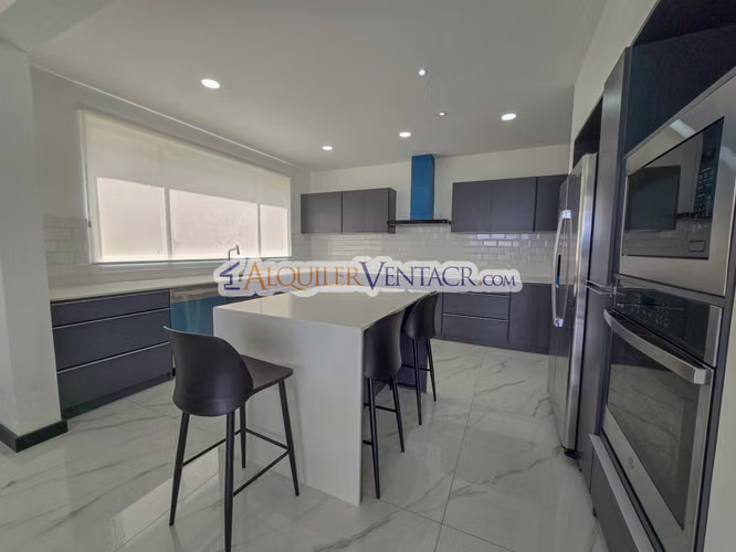 CONDO AMUEBLADO DE 305 M2 CON 546 M2 DE LOTE EN GUACHIPELIN ESCAZU - Imagen 9