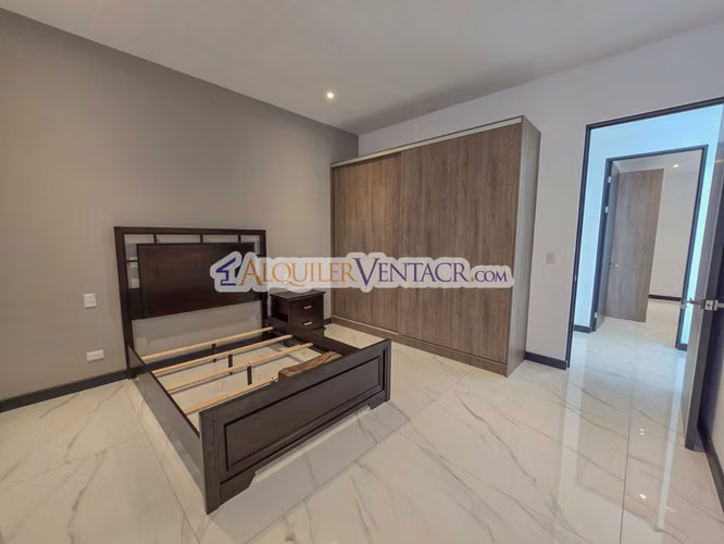 CONDO AMUEBLADO DE 305 M2 CON 546 M2 DE LOTE EN GUACHIPELIN ESCAZU - Imagen 19