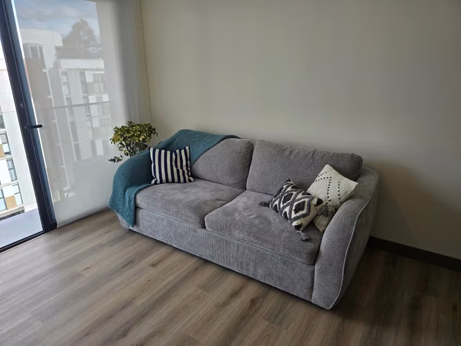 Apartamento full amoblado en VIVE Tibás - Imagen 2