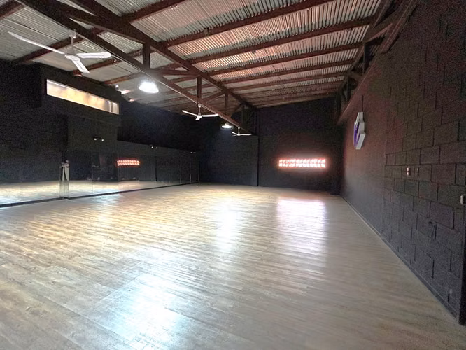 VENTA Edificio Comercial de 3 Pisos en el Corazón de San José  