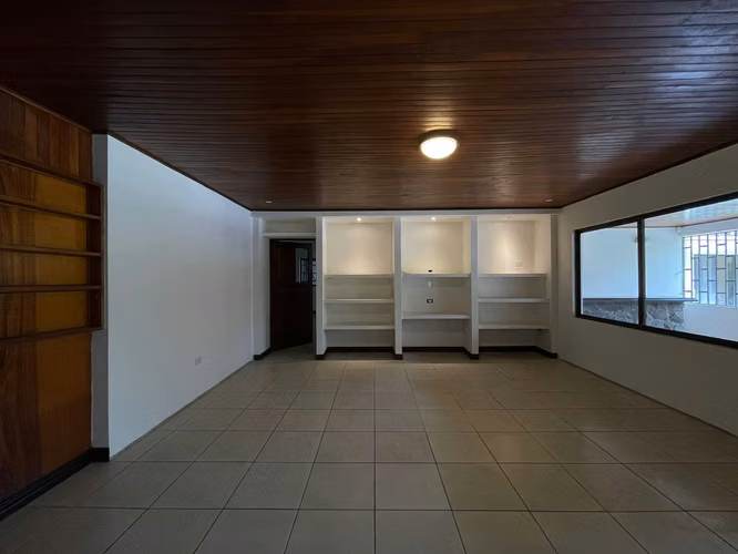 Finca a 15min del aeropuerto con piscina, caballerizas y jardines  - Imagen 20