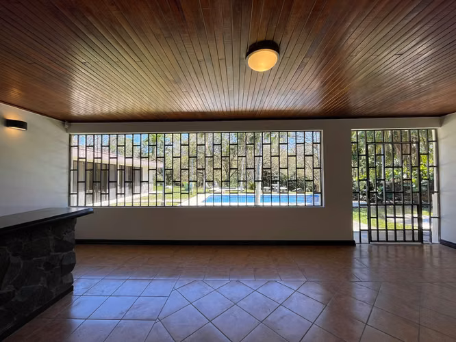 Finca a 15min del aeropuerto con piscina, caballerizas y jardines  - Imagen 18