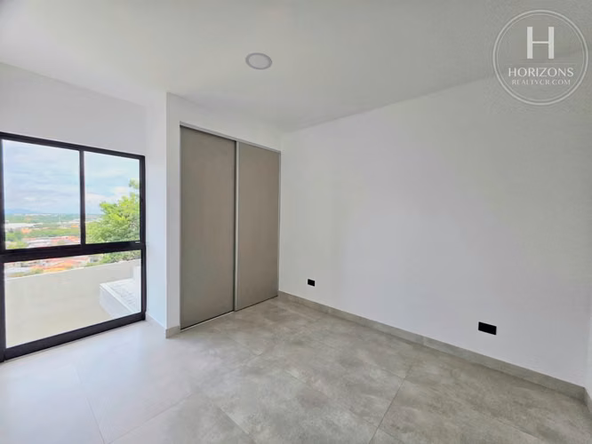 Se Vende Casa de 3 Niveles en Condominio NAIA Guachipelín 3 Habitaciones NJA1453JB-V - Imagen 12