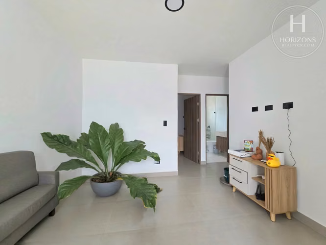 Se Vende Casa de 3 Niveles en Condominio NAIA Guachipelín 3 Habitaciones NJA1453JB-V - Imagen 9