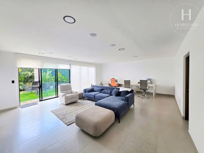 Se Alquila Casa de 3 Niveles en Condominio NAIA Guachipelín 3 Habitaciones NJA1453JB-A - Imagen 2