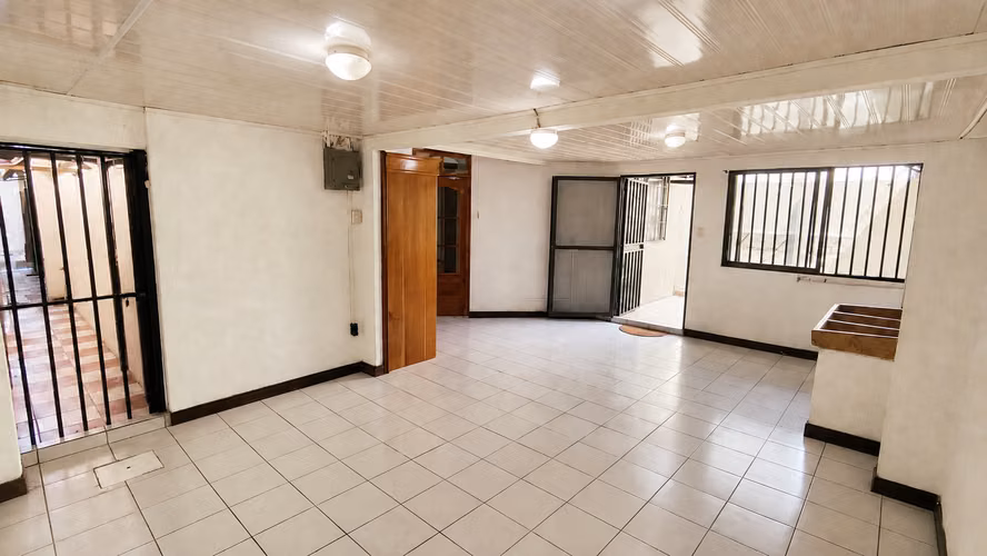 Amplia casa en Liberia Centro | 4 habitaciones | 2 suites principales | 296 m²