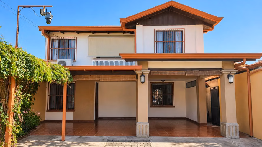 NEW PRICE | Spacious Home in Central Liberia | 296 m² | 4 Bedrooms | 2 Primary Suites