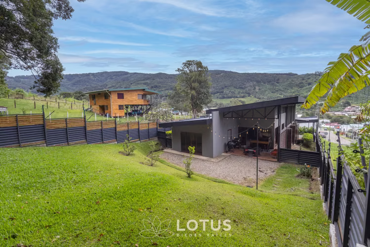 Casa en Venta en Santa María de Dota — Una Planta, Cód. AJ048