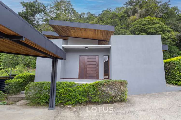 Casa en Venta en Santa María de Dota — Una Planta, Cód. AJ048