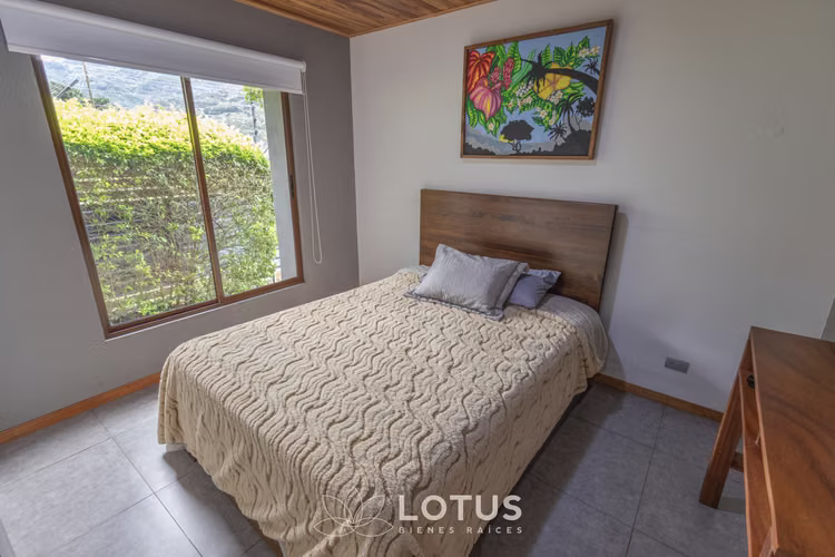 Casa en Venta en Santa María de Dota — Una Planta, Cód. AJ048