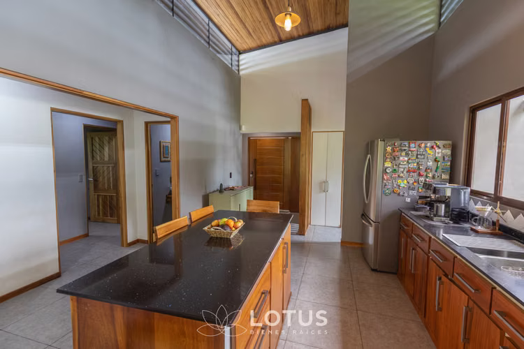Casa en Venta en Santa María de Dota — Una Planta, Cód. AJ048