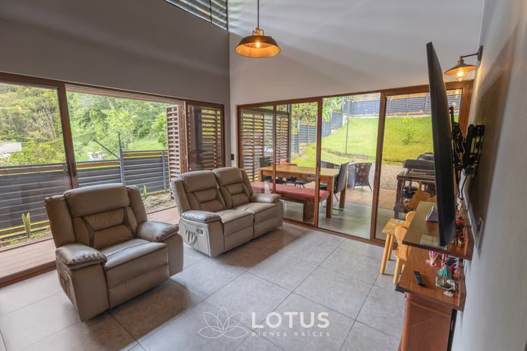 Casa en Venta en Santa María de Dota — Una Planta, Cód. AJ048