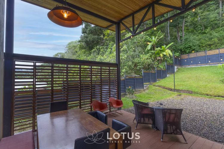 Casa en Venta en Santa María de Dota — Una Planta, Cód. AJ048