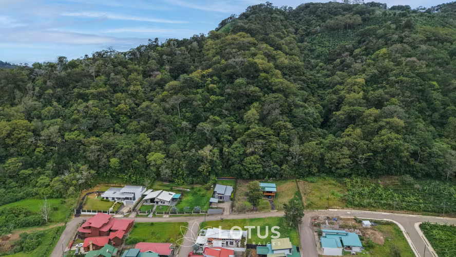 Casa en Venta en Santa María de Dota — Una Planta, Cód. AJ048