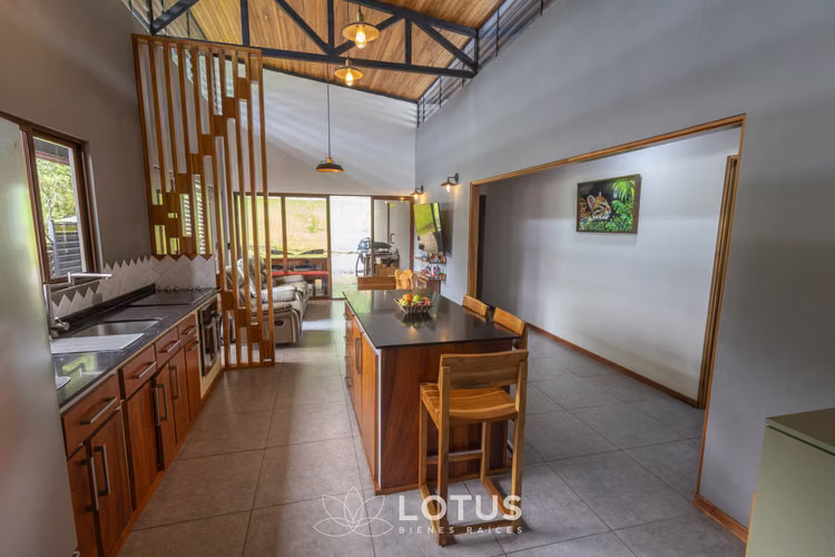 Casa en Venta en Santa María de Dota — Una Planta, Cód. AJ048