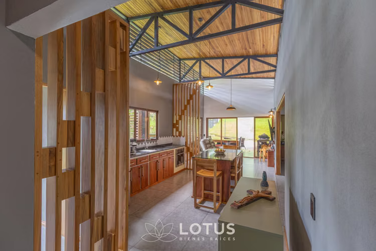 Casa en Venta en Santa María de Dota — Una Planta, Cód. AJ048