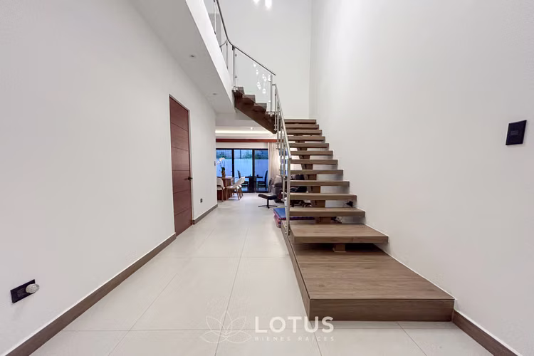 Casa en Venta en Condominio Avenida del Este, Curridabat — 5 hab., Cód. AJ076 - Imagen 2