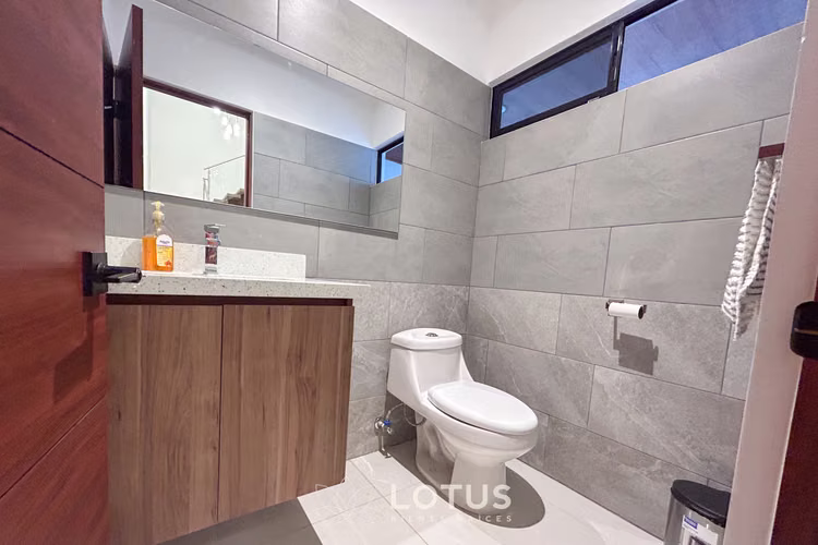 Casa en Venta en Condominio Avenida del Este, Curridabat — 5 hab., Cód. AJ076 - Imagen 3