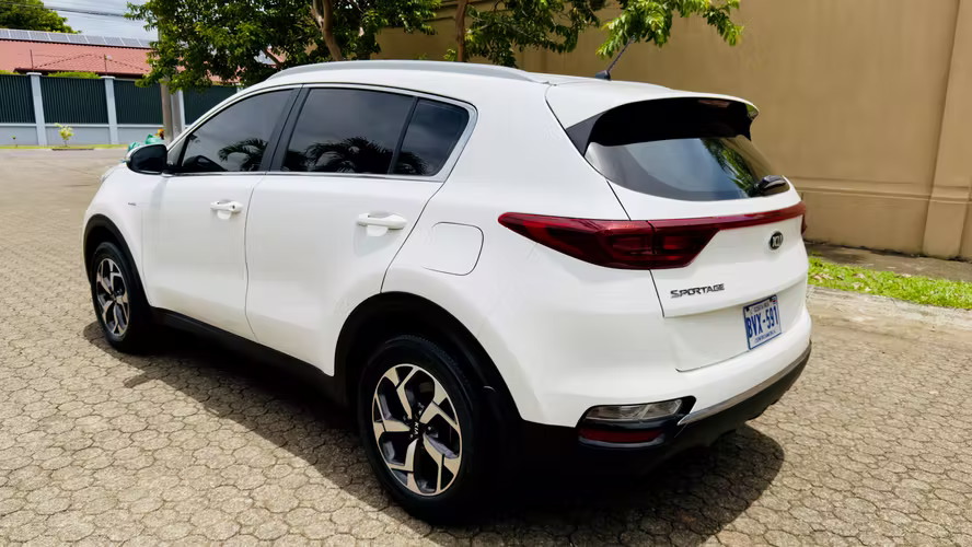 Kia Sportage Automatico 4X4 Año 2022 VERSION NACIONAL IMPECABLE!! - Imagen 3
