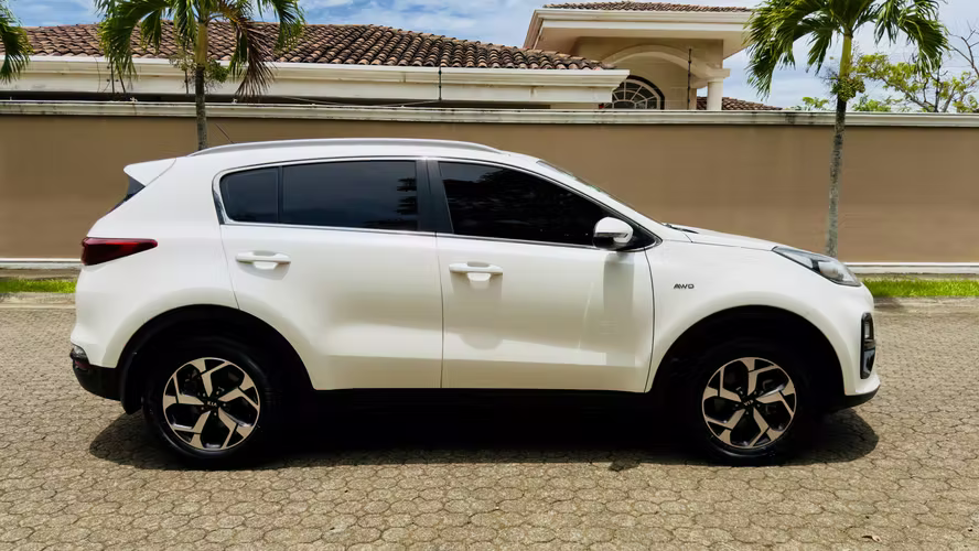 Kia Sportage Automatico 4X4 Año 2022 VERSION NACIONAL IMPECABLE!! - Imagen 4