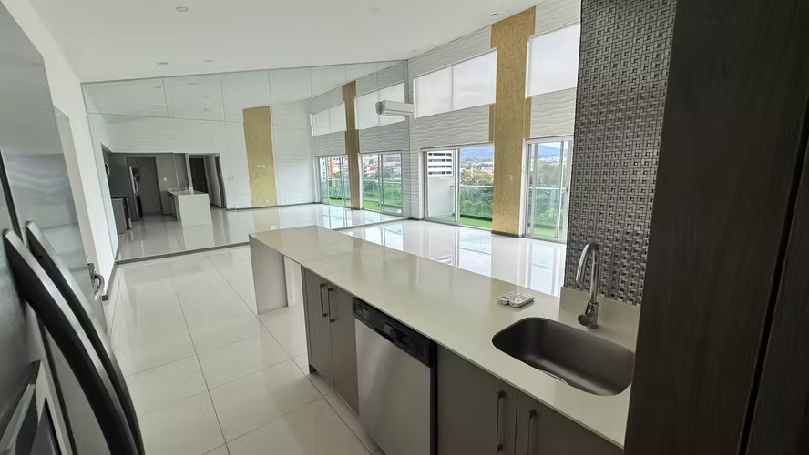 PENTHOUSE EN ALQUILER CON LÍNEA BLANCA Y 3 PARQUEOS