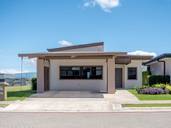 HIS NEW 1 LEVEL HOUSE TO PREMIERE IN KINGS