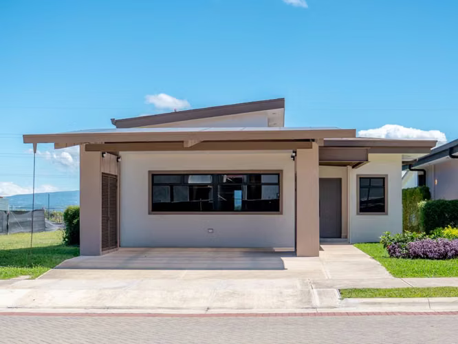 VENTA DE CASA NUEVA 1 NIVEL EN LOS REYES, GUÁCIMA - LAS MESETAS