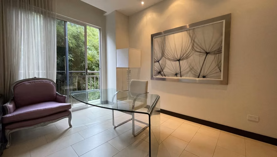 Apartamento Ejecutivo cerca del World Gym en Escazu - 2 habitaciones, 2.5 banos - 145 m2