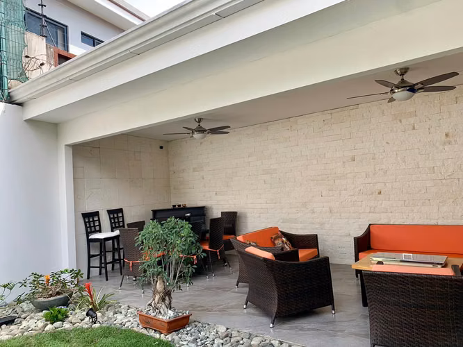 Exclusiva Casa de 1 Nivel Totalmente Remodelada – Pozos de Santa Ana - Imagen 11