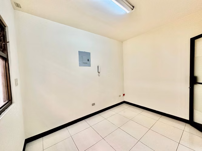  Rohrmoser -  Oficina de 100mt2 - Iluminada y Ubicada - Imagen 5
