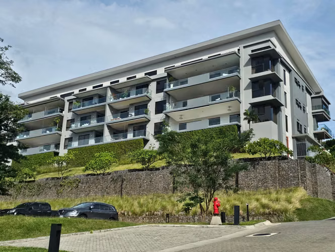 Apartamento en Alquiler – Flats 21, Lomas del Valle (Santa Ana)