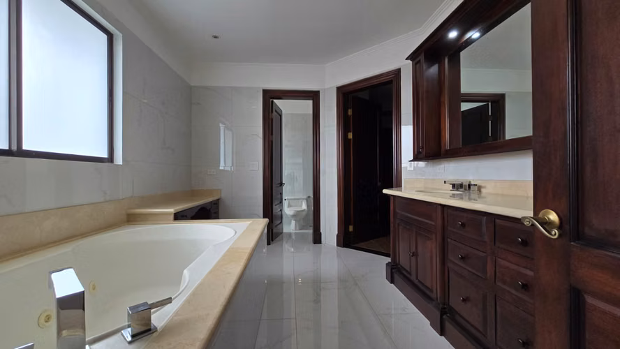 Residencia Colonial de Lujo en Valle del Sol (Santa Ana) - 4 Habitaciones / 3.5 Banos - 450 m2 - Imagen 14