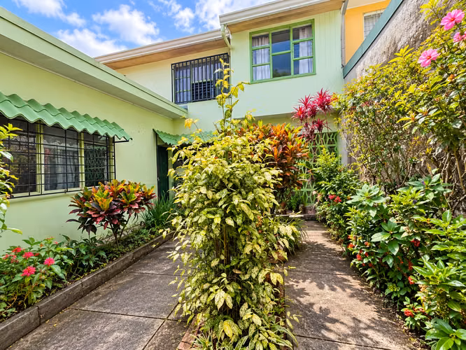 Casa en Venta Barrio Córdoba, Zapote | 300 m² Terreno | 6 Habitaciones | Potencial de Ampliación