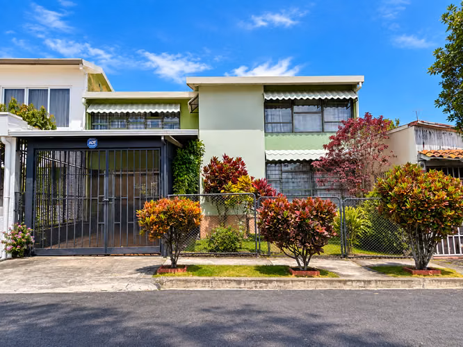 Casa en Venta Barrio Córdoba, Zapote | 300 m² Terreno | 6 Habitaciones | Potencial de Ampliación