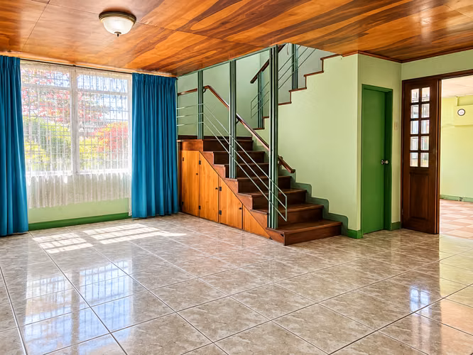 Casa en Venta Barrio Córdoba, Zapote | 300 m² Terreno | 6 Habitaciones | Potencial de Ampliación