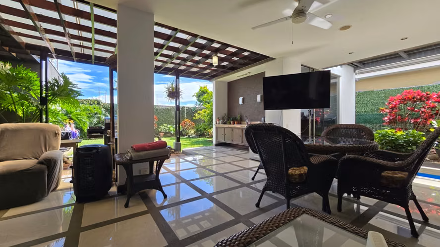 Residencia Exclusiva en Alquiler – Piedades, Santa Ana - Imagen 7