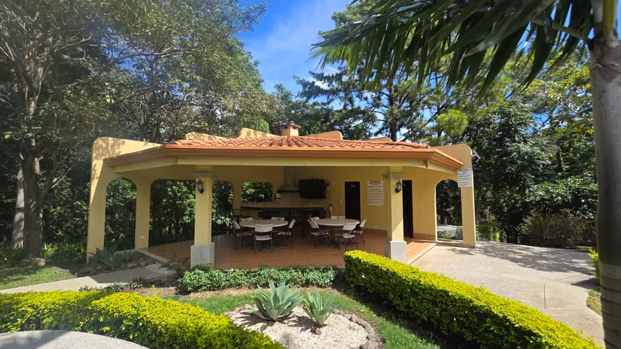 Residencia Exclusiva en Alquiler – Piedades, Santa Ana - Imagen 2