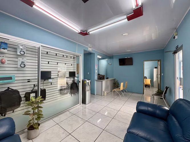 Se Vende Edificio de Oficinas en Los Yoses Sur, Zapote | 2 Niveles, 6 Parqueos, Excelente Ubicación