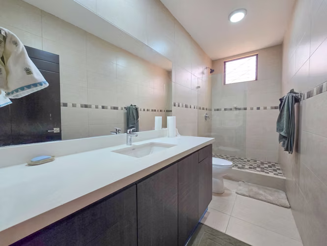 PENTHOUSE DE 3 HABIT. CON FULL VISTAS EN BELLO HORIZONTE ESCAZU - Imagen 15