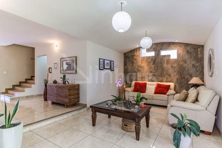 Venta de amplia casa en condominio en La Guacima  - Imagen 2