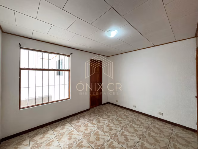 Alquiler casa de una planta en Curridabat con guarda de seguridad 24/7 - Imagen 8